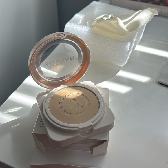 Sheglam powder foundation in bamboo - Picture 5 of 7